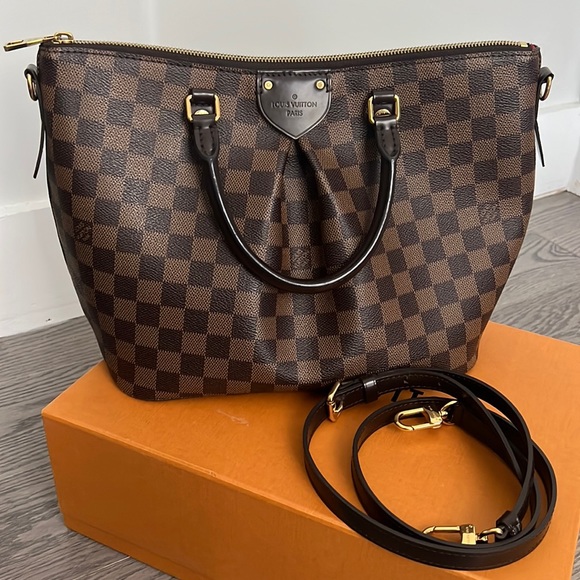 Louis Vuitton Handbags - ⭐️AUTHENTIC⭐️ LOUIS VUITTON SIENA MM CROSS BODY BAG